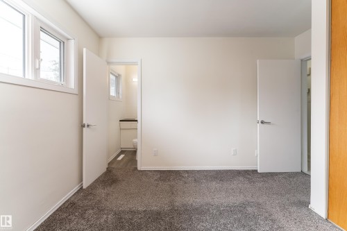 16029 95 Avenue Nw, Edmonton, AB 