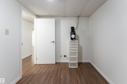 16029 95 Avenue Nw, Edmonton, AB 