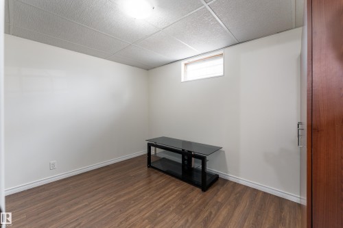 16029 95 Avenue Nw, Edmonton, AB 