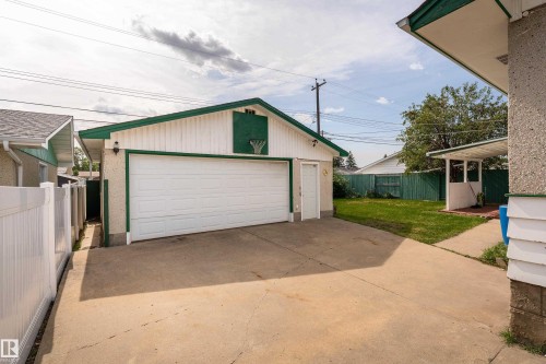 16029 95 Avenue Nw, Edmonton, AB 