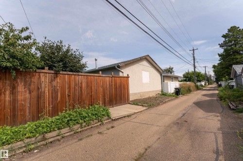 16029 95 Avenue Nw, Edmonton, AB 