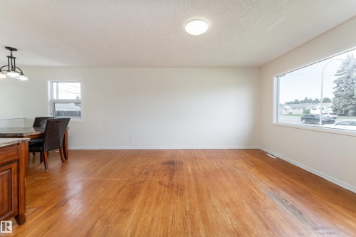 16029 95 Avenue Nw, Edmonton, AB 