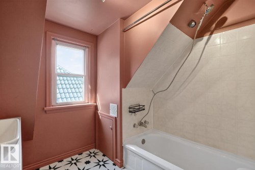 8730 84 Avenue Nw, Edmonton, AB 