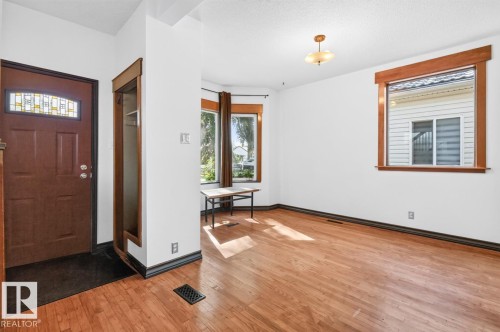 8730 84 Avenue Nw, Edmonton, AB 