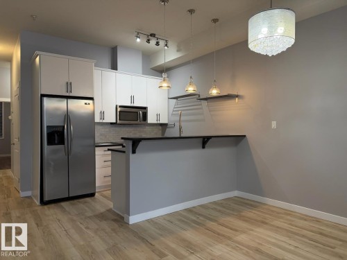 #128 10531 117 St Nw, Edmonton, AB - Indoor Photo Showing Kitchen