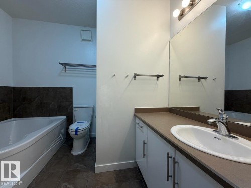 #128 10531 117 St Nw, Edmonton, AB - Indoor Photo Showing Bathroom