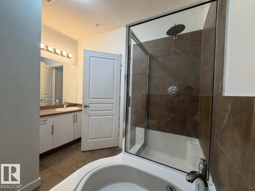 #128 10531 117 St Nw, Edmonton, AB - Indoor Photo Showing Bathroom
