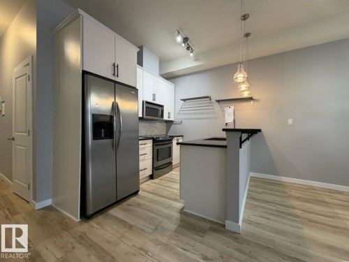 #128 10531 117 St Nw, Edmonton, AB - Indoor Photo Showing Kitchen