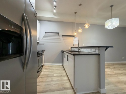 #128 10531 117 St Nw, Edmonton, AB - Indoor Photo Showing Kitchen