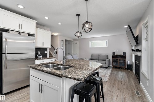 3893 Gallinger Loop Nw, Edmonton, AB 