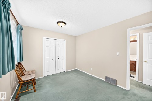 Neutral-toned walls, carpeted flooring, and a flush mount light fixture - 4327 49 Street Nw, Edmonton, AB 