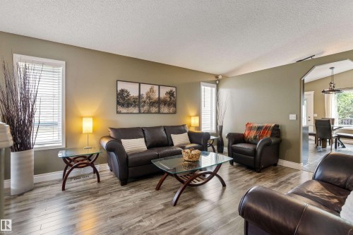 15309 138B Street Nw, Edmonton, AB - Indoor Photo Showing Living Room