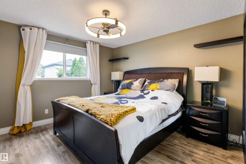 15309 138B Street Nw, Edmonton, AB - Indoor Photo Showing Bedroom