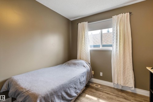 15309 138B Street Nw, Edmonton, AB - Indoor Photo Showing Bedroom