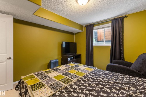 15309 138B Street Nw, Edmonton, AB - Indoor Photo Showing Bedroom