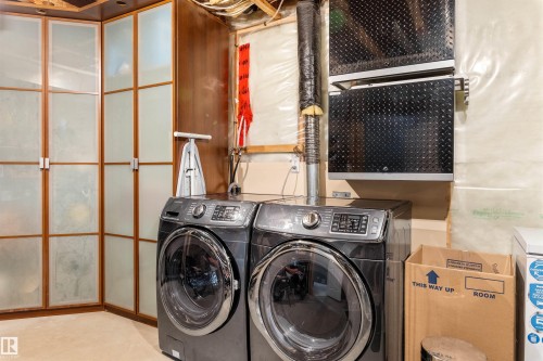 15309 138B Street Nw, Edmonton, AB - Indoor Photo Showing Laundry Room
