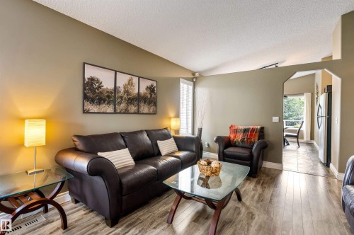 15309 138B Street Nw, Edmonton, AB - Indoor Photo Showing Living Room