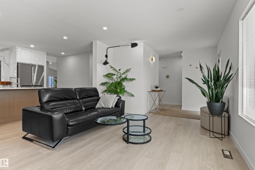4704 106A Avenue Nw, Edmonton, AB 