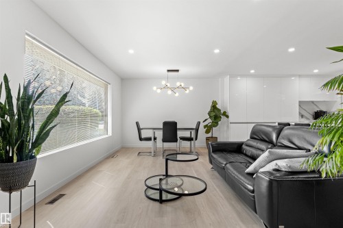 4704 106A Avenue Nw, Edmonton, AB 