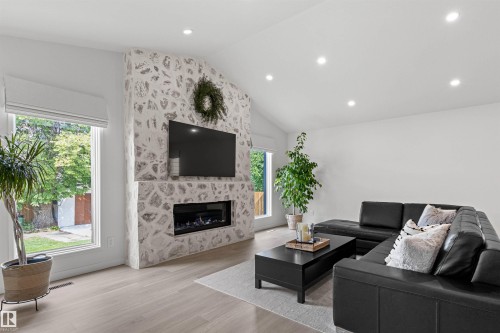 4704 106A Avenue Nw, Edmonton, AB 