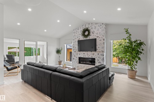 4704 106A Avenue Nw, Edmonton, AB 