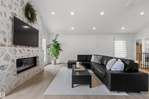4704 106A Avenue Nw, Edmonton, AB 