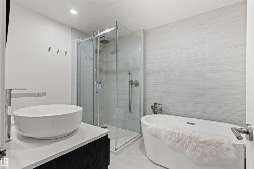 4704 106A Avenue Nw, Edmonton, AB 