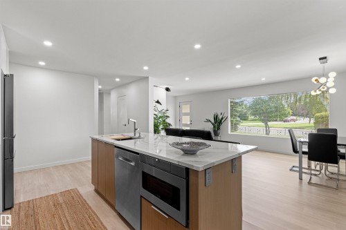 4704 106A Avenue Nw, Edmonton, AB 
