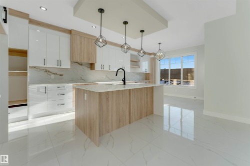 7023 177 Avenue Nw, Edmonton, AB 