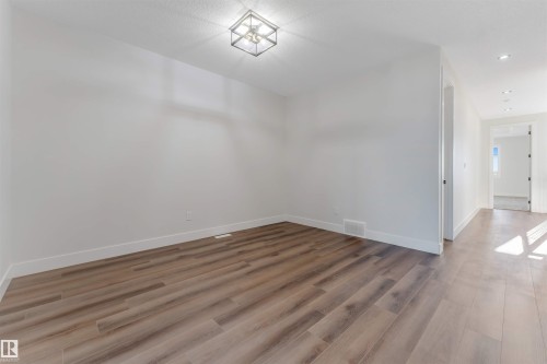 7156 177 Avenue Nw, Edmonton, AB 
