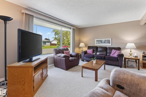 7503 135A Avenue Nw, Edmonton, AB 