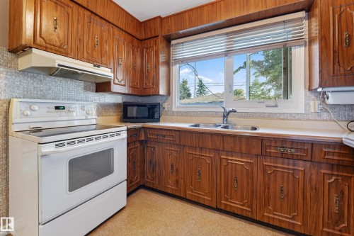 7503 135A Avenue Nw, Edmonton, AB 