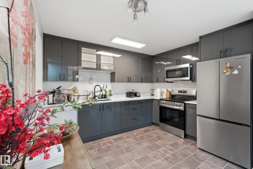 5303 21 Avenue Nw, Edmonton, AB - Indoor Photo Showing Kitchen With Stainless Steel Kitchen
