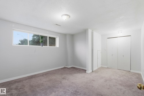 5303 21 Avenue Nw, Edmonton, AB - Indoor Photo Showing Other Room