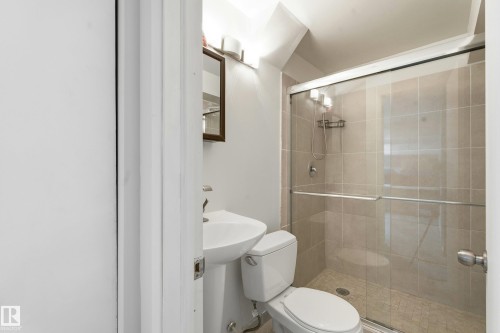 5303 21 Avenue Nw, Edmonton, AB - Indoor Photo Showing Bathroom