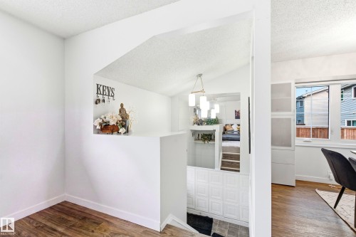 5303 21 Avenue Nw, Edmonton, AB - Indoor Photo Showing Other Room