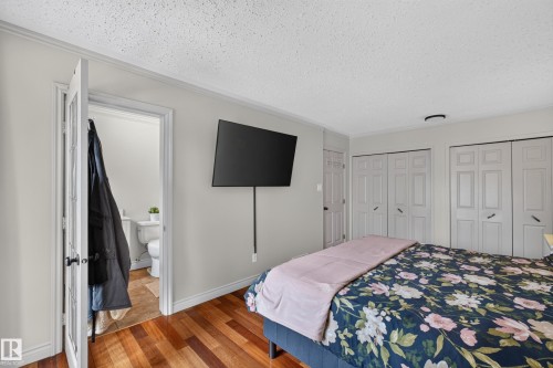 Bedroom featuring wood-finish flooring, light grey walls, and white trim - 131 Pine Drive, Wetaskiwin, AB - Indoor Photo Showing Bedroom