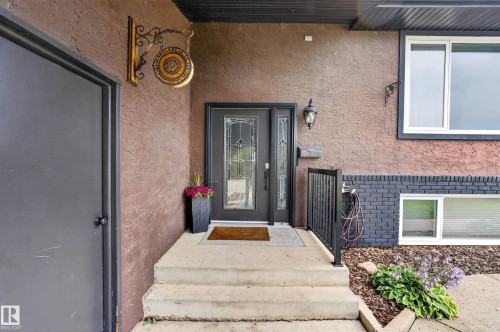 Stucco exterior with a complementary black brick accent - 131 Pine Drive, Wetaskiwin, AB - Outdoor With Exterior