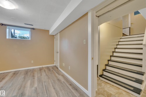 12015 124 Street Nw, Edmonton, AB 