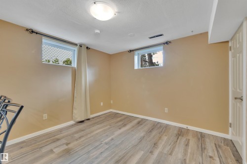 12015 124 Street Nw, Edmonton, AB 