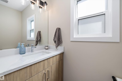 7208 78 Avenue Nw, Edmonton, AB 