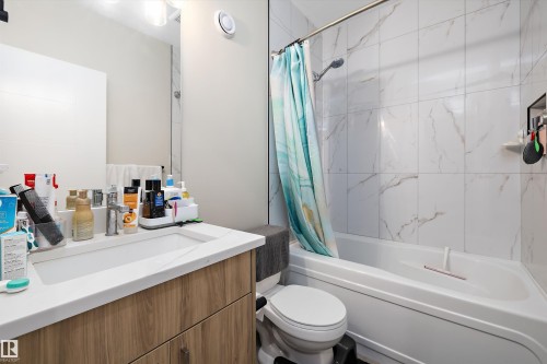 7208 78 Avenue Nw, Edmonton, AB 