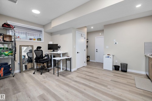 7208 78 Avenue Nw, Edmonton, AB 
