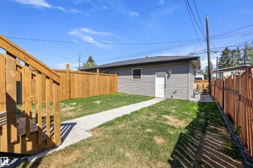 7208 78 Avenue Nw, Edmonton, AB 