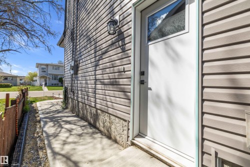 7208 78 Avenue Nw, Edmonton, AB 