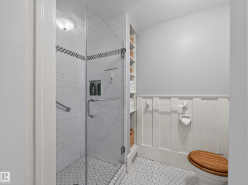 11108 64 Street Nw, Edmonton, AB - Indoor Photo Showing Bathroom