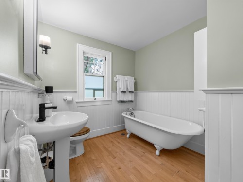 11108 64 Street Nw, Edmonton, AB - Indoor Photo Showing Bathroom