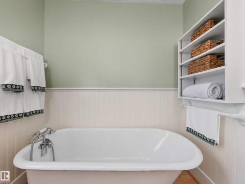 11108 64 Street Nw, Edmonton, AB - Indoor Photo Showing Bathroom