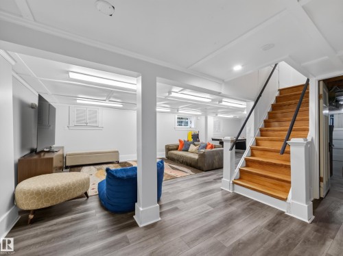 11108 64 Street Nw, Edmonton, AB - Indoor