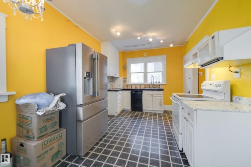 10747 University Avenue Nw, Edmonton, AB 
